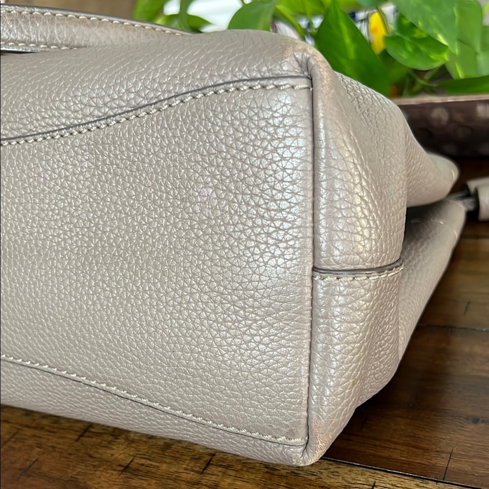 Tory Burch Brown Shoulder Bag with Pebbled Leather and Tassel - Picture 4 of 11